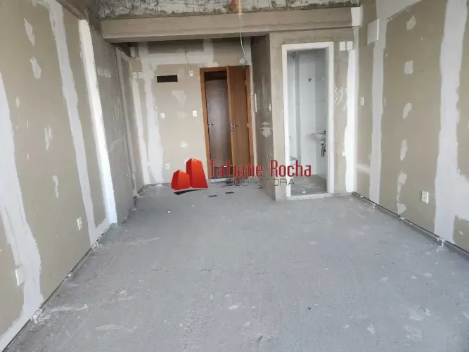 Vendo excelente sala comercial no Edifício Jorge Leal, centro da cidade.