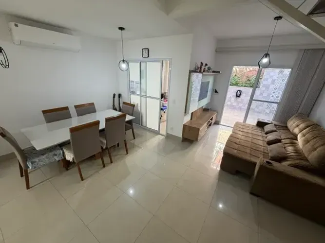 Casa à venda em condomínio, 118m² úteis, 3 dorm, 1 suíte, 2 vagas cobertas no Medeiros, Ju