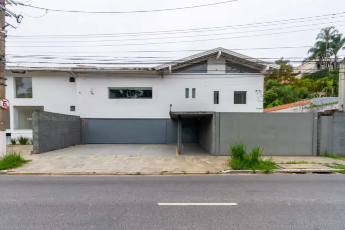 Casa comercial na Rua Engenheiro Oscar Americano, 147 600 m²