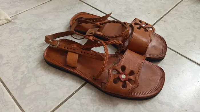 CHINELO DE COURO