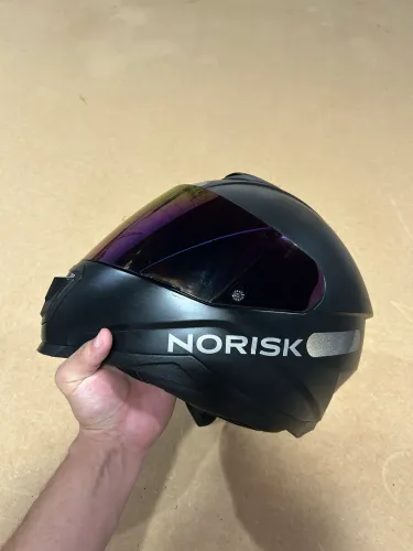 Capacete norisk com intercomunicador