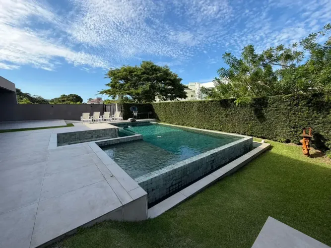 Casa á venda em Jurerê Internacional, Florianópolis S.C.