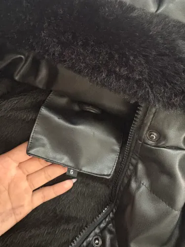 Jaqueta de couro peluciada preta tamanho M
