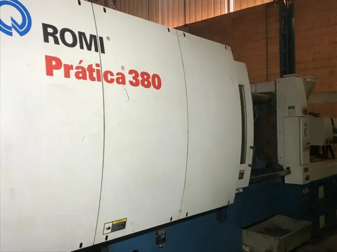 Injetora Romi prática 380