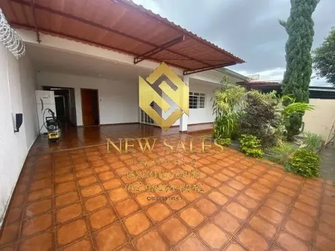 Casa Ampla à Venda no Setor dos Funcionários  Espaço de Sobra!