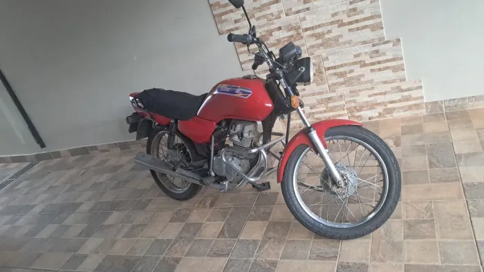 Titan 96 econômica, confiável, moto em estado de nova no meu nome tudo em ordem