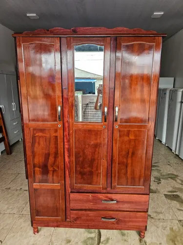 Guarda roupa de pinho usado