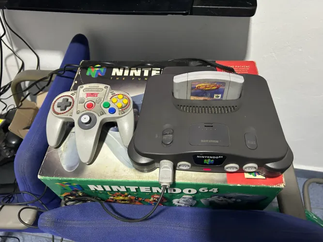 Nintendo 64 (Fab Japão) completo com caixa e controle original
