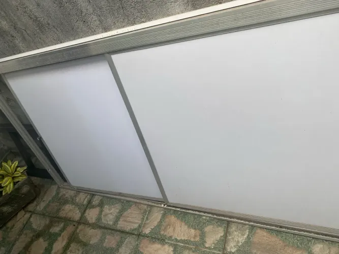 Portas de correr para armário/balcão com trilhos