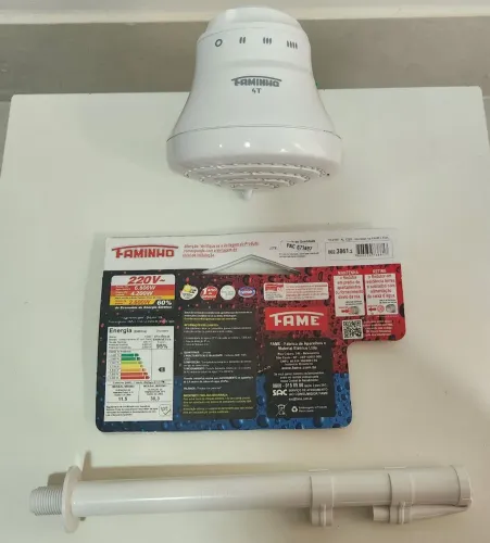 Chuveiro Ducha Fame Faminho 4T 6800W 220V com cano e chuveirinho