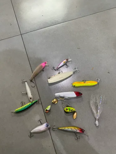 KIT DE PESCA COMPLETO - SUMAX + BRISA LITE + MOLINETE + 12 ISCAS