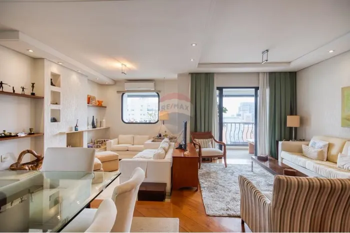Vende-se Apartamento alto padrão com 4 suítes, 3 vagas, 200 m², na Rua Vanderlei, 1261 - 1