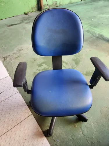 Cadeira ergonômica. Defeito descanso do braço 