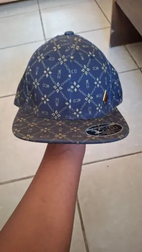 VENDO O BONÉ MCD ORIGINAL com o plástico do fitão