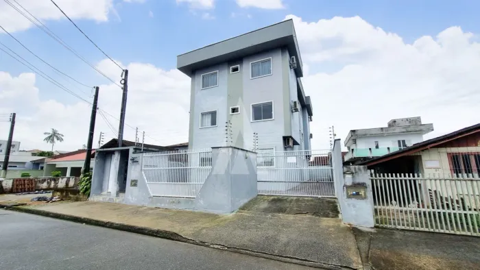 Apartamento com 2 dormitórios sendo 1 suíte no bairro Floresta