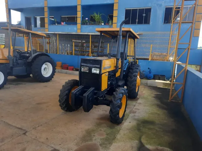 Vendo Valtra Valmet cafeeiro