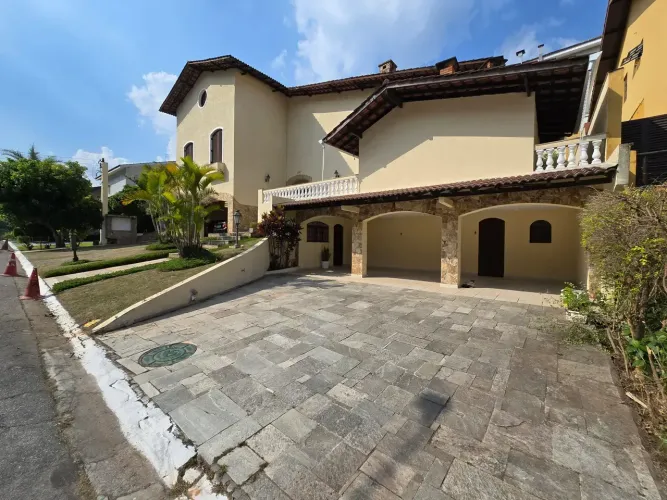 Linda casa para locação no condomínio Residencial 3 em Alphaville Santana de Parnaiba - SP