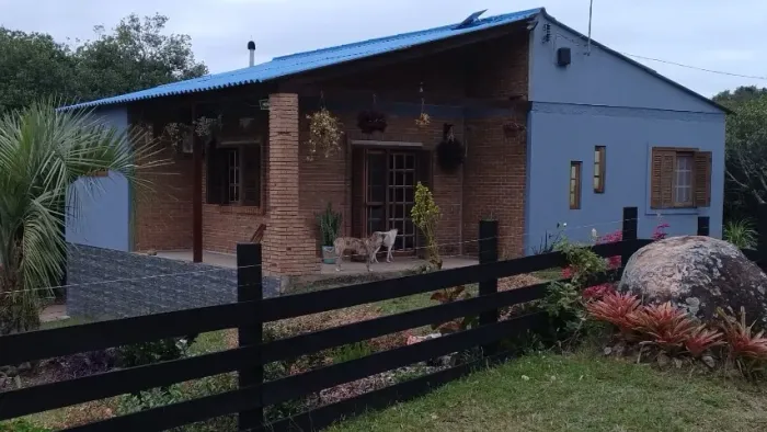 Sítio com 4,5 hectares no interior de Pelotas, com casa e dois lagos