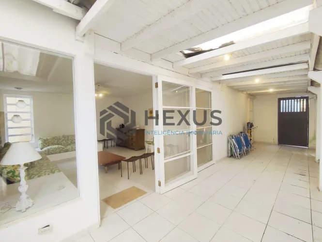 Apartamento com quintal na Praia das Pitangueiras, Guaruja