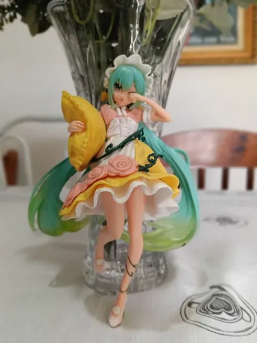 Hatsune Miku - Taito (Wonderland / Bela Adormecida)