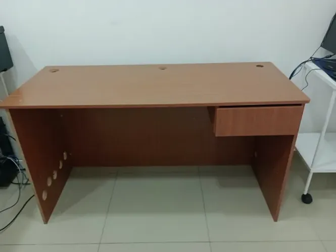 Mesa para Escritório Estação de Trabalho com Gaveta Usada