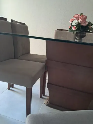 Mesa de jantar com 8 cadeiras