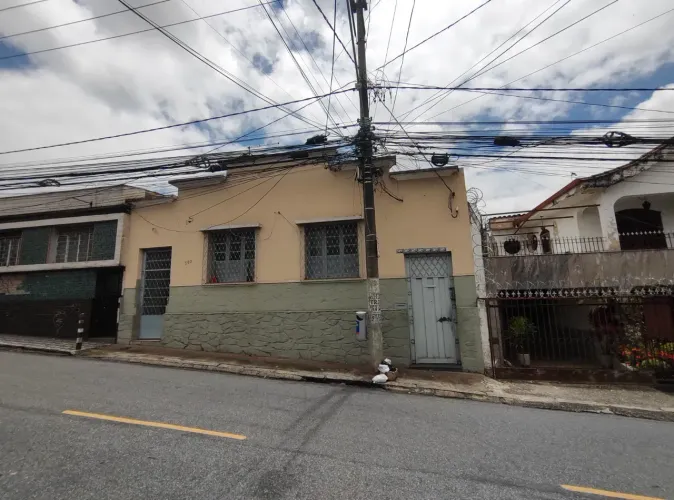 Casa para Locação  Rua Além Paraíba