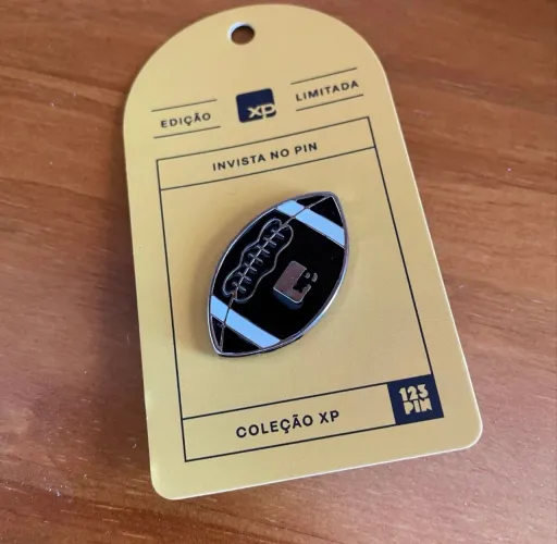 Pin NFL colecionável edição XP investimentos