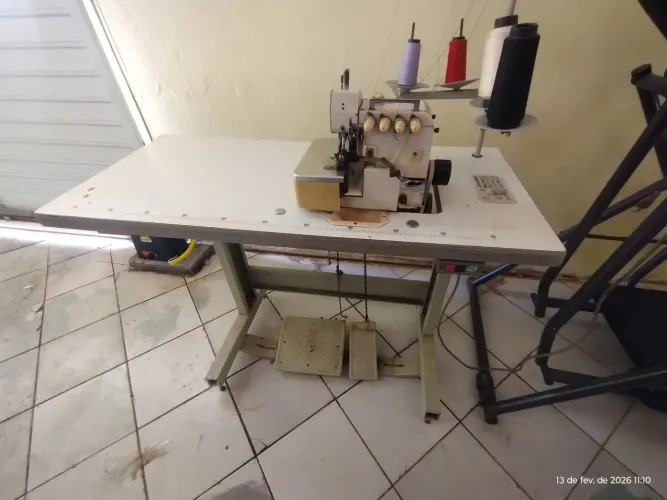 Máquina Overlock 4 fios gensy