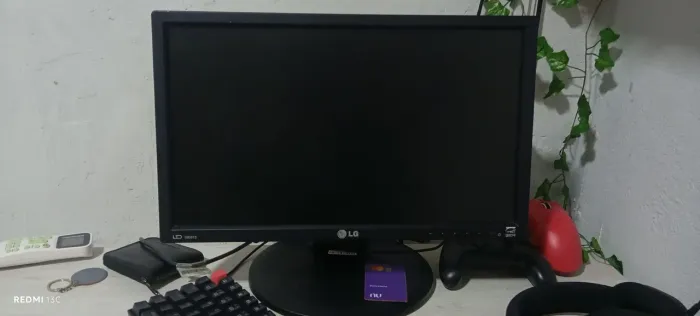 Vendo monitor LG 19 polegadas com base articulado 