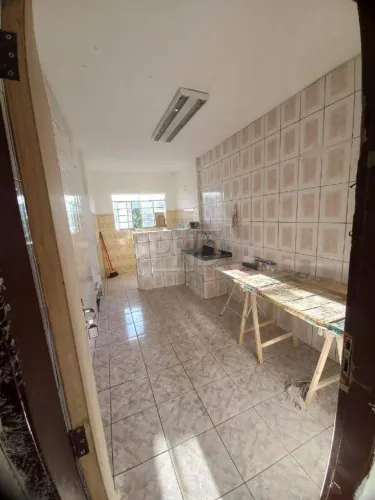 Prédio com 332 m² de área total, mais ou menos uns 750 m² de área construída.