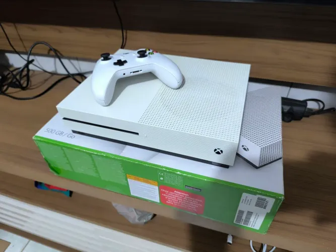 Xbox One S C/Caixa e Controle Original - 3 Meses de Garantia