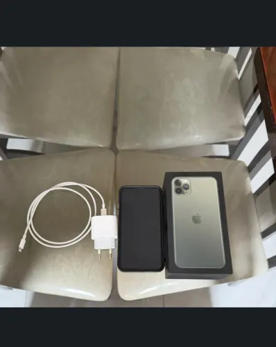 iPhone 11 Pro Max muito novo