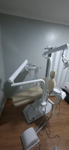 Vendo cadeira e compressor odontológico dentemed semi novos no valor de 25000