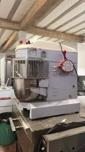 Vendo batedeira industrial