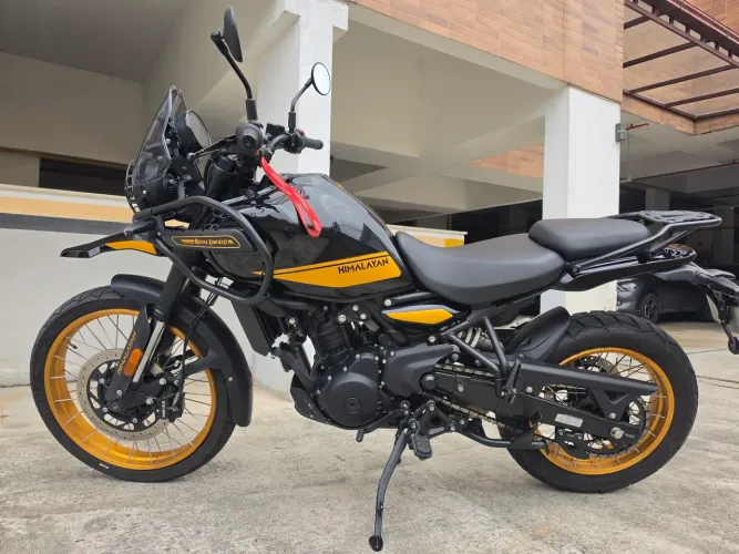 Himalayan 450 hanle Black tubeless (pneus sem câmara). Top de linha, impecável.