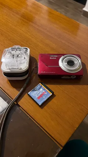 Kodak EasyShare M340 com bateria e carregador, em perfeito estado