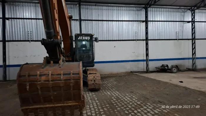 Escavadeira Hidráulica CASE CX220 B ANO 2010 pronta pra trabalhar