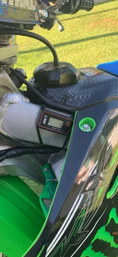 Vendo KX 450 2024 série 50 anos com apenas 26 horas de uso pneu traseiro ainda original