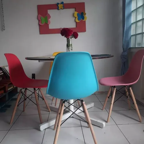 Mesa com 4 cadeiras