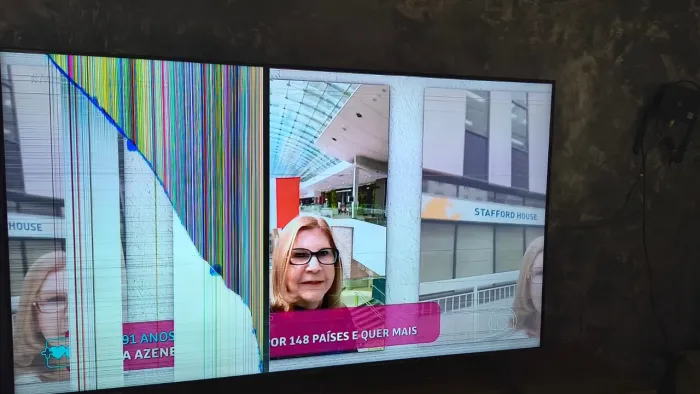 tv Samsung,60 pol. com a tela avariada.
