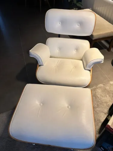 Poltrona Charles Eames com Puff - Couro Branco - Réplica Premium