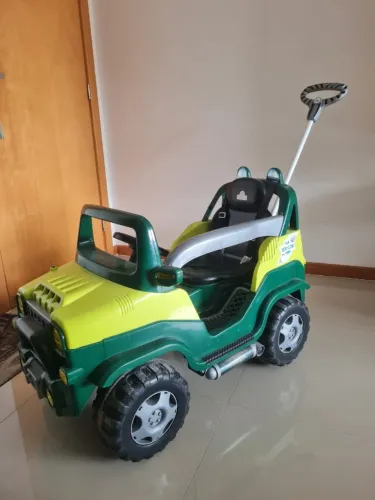 Carrinho Jeep de Guiar e Pedalar Calesita Diipi