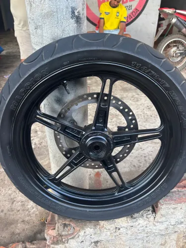 Par de rodao com pneus completo cb300