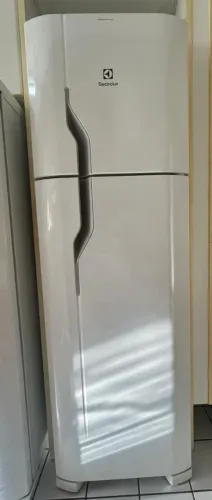 Geladeira Electrolux Frost-Free de 260 litros em perfeito estado