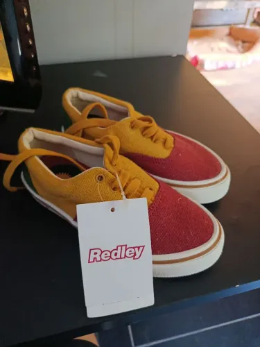 Tênis Redley edição Bob Marley tamanho 34.