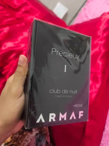 Club de nuit, extrair de perfum
