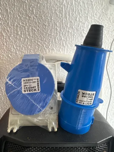 Tomada e Plug macho industrial 16A 2p+t 220V