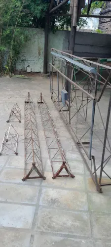 Outdoor em estrutura ferro.