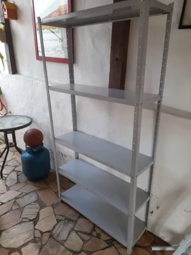 Estante de aço semi nova